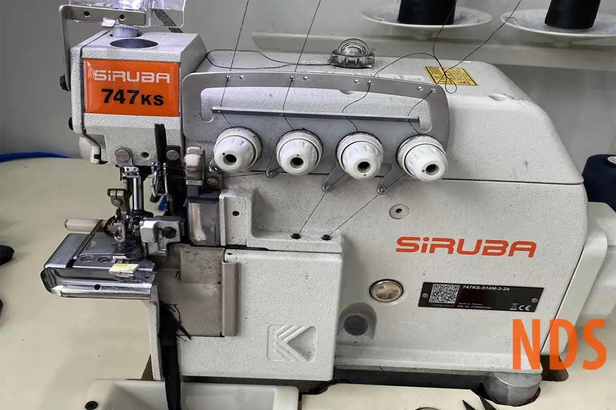 Hình ảnh thực tế máy vắt sổ Siruba 4 chỉ 747KS cổ nhỏ